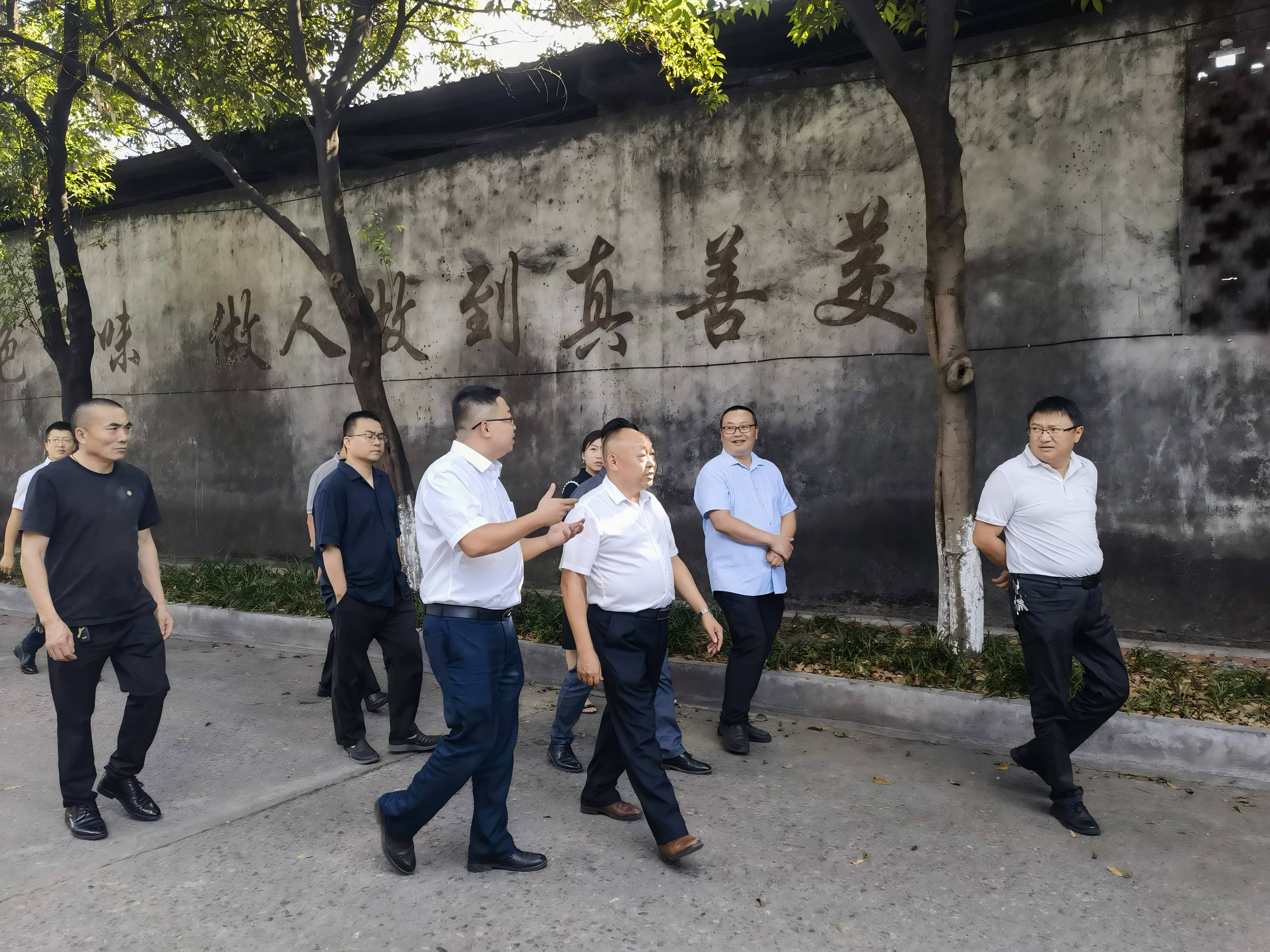 董事長(zhǎng)陪同富順領(lǐng)導(dǎo)調(diào)研