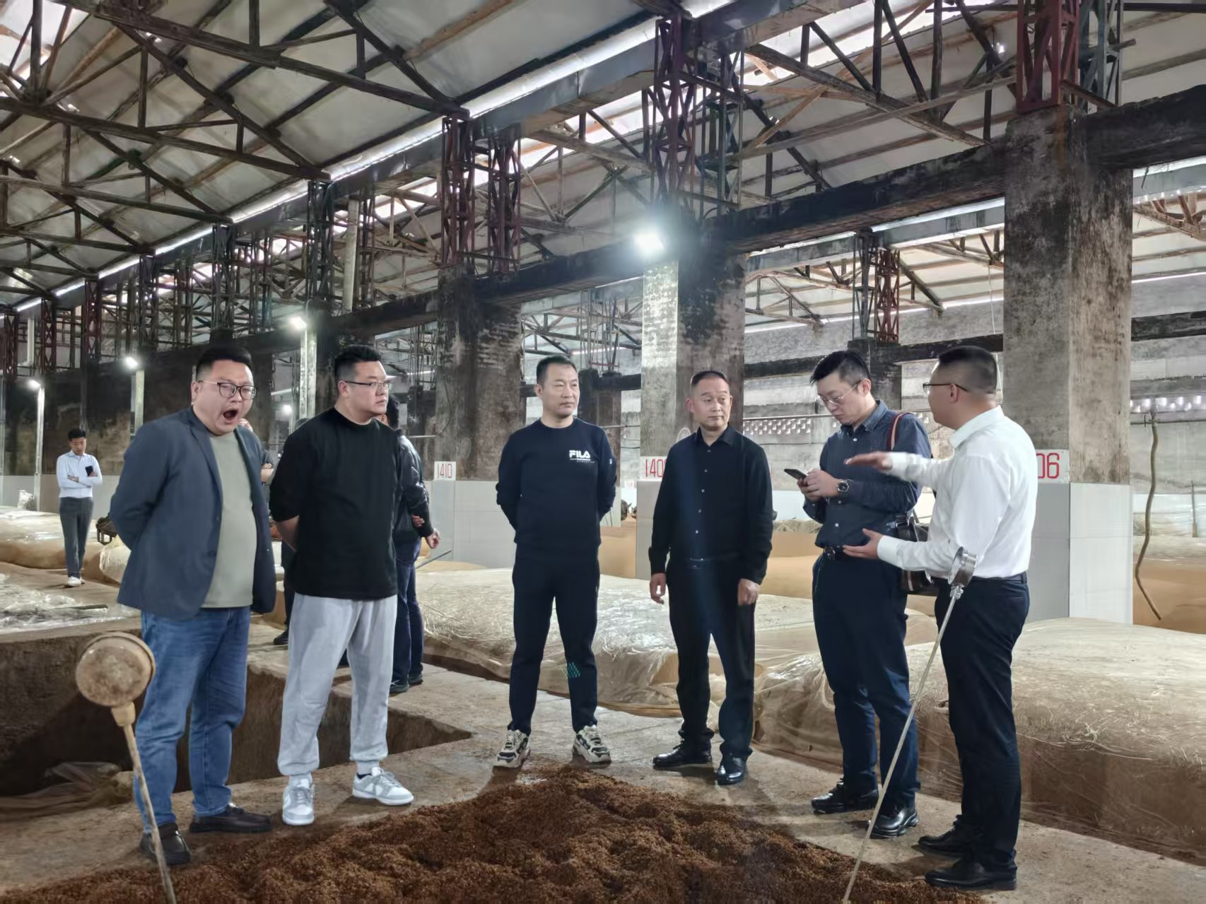 成武城投總經理劉劍波率隊蒞臨老酒集團交流調研